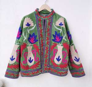 Collection exclusive, veste en velours Suzani faite à la main, design vase à fleurs brodé, tenue de festival pour femmes, veste courte, blazer d'hiver - Product Image 1