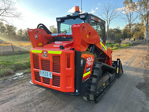 ซื้อรถตักล้อยาง Kubota SVL75-2 แบบตีนตะขาบ ชั่วโมงการใช้งานต่ำ ห้องโดยสารแบบปิด สภาพเหมือนใหม่ ปั๊มโหลด 2 ตัน แบบไหลแรง พร้อมระบบไฮดรอลิกเสริม - Product Image 1