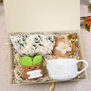 กล่องของขวัญ TH CBB-571 หรูหรา พับง่าย ผลิตจากวัสดุรีไซเคิล เคลือบด้าน พร้อมริบบิ้นลายดอกไม้ ฝาปิดแม่เหล็ก มุมติดกาว - Product Image 6