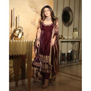 ชุดเสื้อและล่างสำหรับงานปักพร้อม dupatta สีน้ำตาลแนวแฟชั่น - Product Image 1