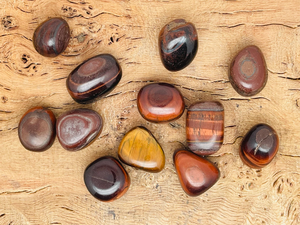 Piedras Talladas de Ojo de Tigre Rojo de 20-30 mm, Forma Irregular, Venta al por Mayor, Reiki, Feng Shui, Amuleto, Decoración del Hogar, Origen Gujarat - Product Image 2