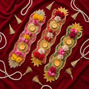 Support à Diya traditionnel brodé avec fleurs artificielles et bougies pour la décoration de mariage, ensemble Rangoli - Product Image 5