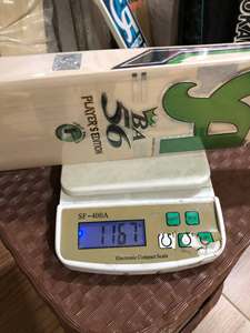 Bate de críquet de madera de sauce inglés CA Sports BA 56 Players Babar Azam Edition con funda de bate de regalo, agarre adicional y lámina protectora incluidos. - Product Image 1
