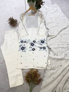 Presentamos el Nuevo Vestido Listo para Usar con Bordados Pesados y Lentejuelas, Pantalón y Dupatta, Sin Arrugas, Reversible, Elegante, de Secado Rápido y Elástico - Product Image 6
