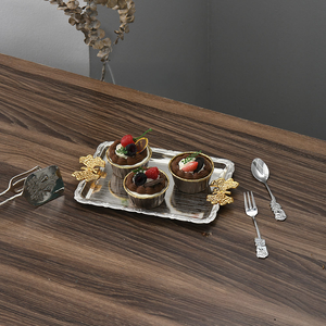 Bandeja Rectangular Decorativa de Acero Inoxidable con Asas Florales Doradas y Borde Repujado para Bodas, Mesas de Comedor y Hoteles - Product Image 5