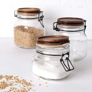 Frasco de vidrio compacto con tapa de madera, tamaño pequeño, perfecto para almacenar especias, hierbas, té, café y artículos esenciales de cocina. - Product Image 6