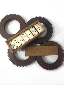 Jeu de dominos double six en os organique personnalisé, écologique, avec tuiles gravées pour les occasions artistiques et de collection - Product Image 2