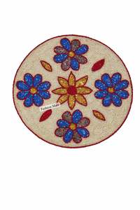 Mantel Individual Redondo de Diseño con Cuentas, Hecho a Mano y Personalizado, con Elegante Patrón Floral, para Decoración de Mesa en el Hogar y Fiestas - Product Image 2