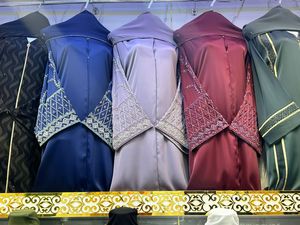 Abaya Modeste de Dubaï en Gros, Perlée et Pailletée, à Manches Longues, Traditionnelle Musulmane, Faite à la Main, pour Mariage, en Polyester Respirant, Col en V pour Femme - Product Image 5