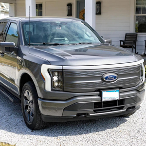 Ford F-150 Lightning Lariat 2022 d'occasion, conduite à droite/à gauche, très demandée - Product Image 1