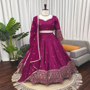 Conjunto de Lehenga Choli de Seda Satinada VASTRA COTTAGE con Bordado de Hilo y Dupatta de Georgette, Ropa Festiva para Bodas para Mujer - Product Image 1