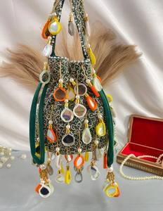 กระเป๋าปอทลีงานแฮนด์เมดสำหรับผู้หญิง งานแต่งงาน งานเลี้ยง กระเป๋าแบบมีเชือกผูก ขายส่งจากอินเดีย - Product Image 5