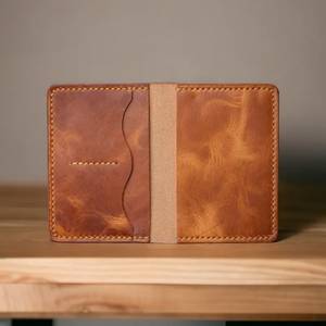 Funda de Pasaporte de Cuero Genuino con Nombre Personalizado Grabado con Láser, con Cierre de Cremallera, 5 Pulgadas, Marca Artha - Product Image 2