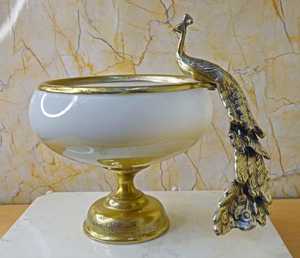Tazón Decorativo de Lujo de Aluminio Dorado con Forma de Pavo Real, Centro de Mesa Blanco, Plato para Servir con Base, Hecho a Mano, Duradero, Elegante, Decoración para el Hogar - Product Image 1