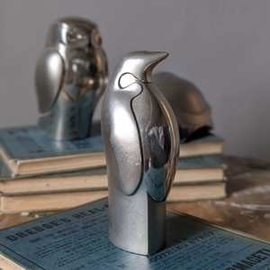 High Quality Metal Paperweight For Decorative Office Table Styling And Practical Paper Holder Use - Product Image 1