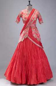 Conjunto de Lehenga Rojo Bordado con Falda Plisada de Corte Acampanado y Dupatta, Vestido Maxi de Fiesta con Cuello en V y Manga Corta - Product Image 2
