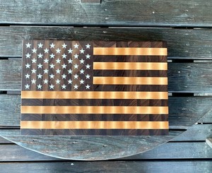 Planche à découper ronde en bois d'acacia en forme de drapeau américain SON TRA CRAFT, plateau de service, 2 cm d'épaisseur, passe au lave-vaisselle, durable, éco-responsable - Product Image 6