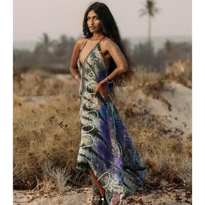 Robe longue d'été en rayonne brodée, col en V profond, sans manches, ourlet asymétrique, style bohème, faite à la main, écologique, pour la plage - Product Image 4