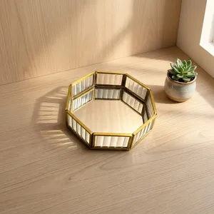 Plateau de vanité rectangulaire laqué miroir de luxe au design artisanal, en métal doré, organisateur de bijoux et de parfums pour salle de bain et bureau - Product Image 4