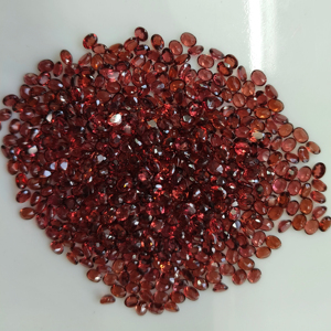 โกเมนสีแดงธรรมชาติ 4x3 มม. รูปไข่ คุณภาพดีที่สุด พลอยเม็ดเดี่ยวสำหรับทำเครื่องประดับ - Product Image 2