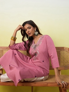 Conjunto de Kurta y Pantalón de Algodón Rosa con Bordado, Ropa Étnica Tradicional India para Mujer, Estilo Casual, Largo hasta el Tobillo, Corte Regular - Product Image 4