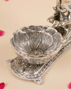 Bandeja Decorativa de Elefante Hecha a Mano en Plata Alemana con Tronco Elevado, Decoración Moderna, Lujosa y Elegante, Elefante Tallado en Metal - Product Image 5
