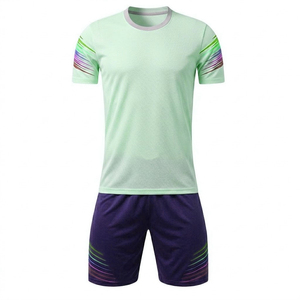 Conjunto de Uniforme de Fútbol Corto con Cuello en V Dorado para Bebés y Niños Pequeños, de Alta Calidad, Premium, Cómodo, Ligero y de Secado Rápido - Product Image 4