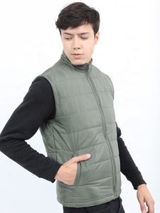 เสื้อกั๊กบุนวมแบบมีฮู้ด แขนสั้น สีสันตามสั่ง คุณภาพสูงสำหรับผู้ชาย ผลิตตามแบบ OEM - Product Image 4