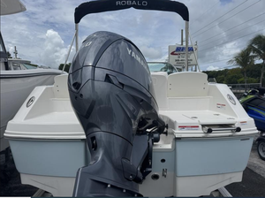 Barco Robalo R207 Usado del 2025 con Garantía de 3 Años, Origen Estadounidense, Última Oferta - Product Image 5
