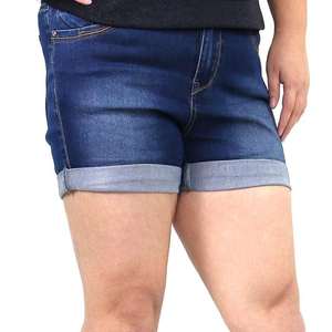 Pantalones cortos vaqueros con pedrería y diseño brillante para un look de verano a la moda. - Product Image 3