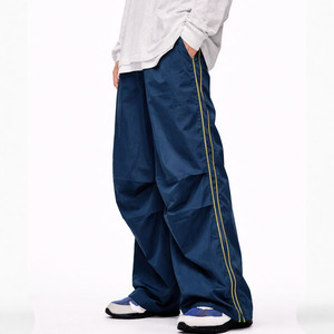 กางเกงวอร์มขายาวทรงหลวมสีกรมท่า ผ้าไนลอน ทรงแบ็กกี้ สไตล์สตรีทแวร์ เอวยางยืด น้ำหนักเบา ใส่สบาย - Product Image 1