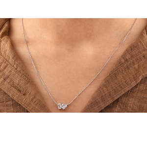 Collier pendentif en diamant de laboratoire de qualité supérieure, taille émeraude et deux diamants en forme de cœur, certifié VVS2, or, bijoux élégants et minimalistes - Product Image 3