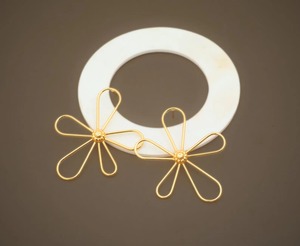 Boucles d'oreilles en laiton style rétro, couleur unie, fabrication sur mesure, vente en gros, article artisanal en laiton - Product Image 2