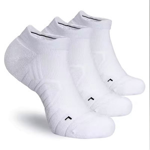 Chaussettes de sport unisexes haut de gamme personnalisées en Spandex/Nylon/Coton avec logo sur le revers, antidérapantes et solides, pour l'entraînement et les activités sportives en extérieur - Product Image 3