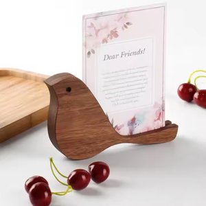 Sculptures d'oiseaux en bois intemporelles: parfaites pour la décoration intérieure et les cadeaux uniques - Product Image 1