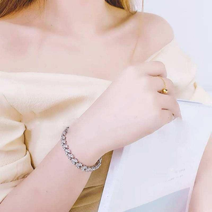 กำไลข้อมือเทนนิสโมอิสซาไนต์คุณภาพสูง เงินแท้ 925 ชุบโรเดียม ประกายเจิดจรัส ทนทานต่อการเปลี่ยนสี ตัวล็อกปลอดภัย สไตล์ฮิปฮอป เหมาะสำหรับเป็นของขวัญ - Product Image 1