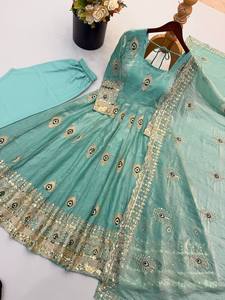 Robe Anarkali brodée bleu ciel pour femme, longueur ras du sol, style traditionnel indien pakistanais, coupe ample, en soie extensible - Product Image 6