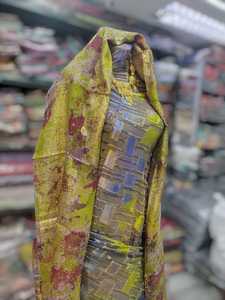 ผ้าคลุมไหล่ลายดอกไม้สีเทาอมน้ำตาลหลากสีสไตล์มาคบัล ดีรัก พร้อมดีไซน์โมเสกสมัยใหม่ ลายพิมพ์เรขาคณิตสุดหรู และผ้าคลุมไหล่ลายดอกไม้เข้าชุด - Product Image 2