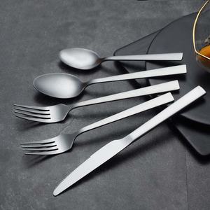 Juego de cubertería portátil de acero inoxidable con mango grueso, Set de cubertería con palillos y cucharas - Product Image 2