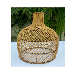 Lanterne en rotin artisanale durable et écologique Hien Luong, forme personnalisable, finition naturelle, utilisation intérieure et extérieure, fabricant vietnamien - Product Image 2