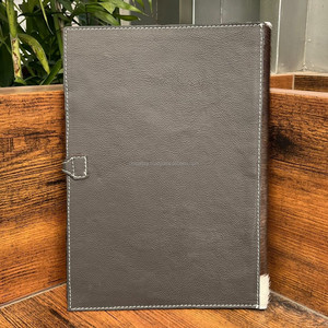 La más nueva cubierta de Bloc de notas de cuero con herramientas a mano A4 con organizador de documentos para hombres y mujeres Cartera de cuero de vaca personalizada con lazo para bolígrafo - Product Image 5