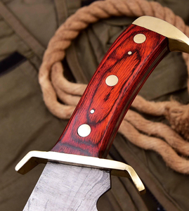 Cuchillo de Bolsillo de Acero de Damasco de Grado Industrial Hecho a Mano con Mango de Madera y Funda de Cuero para Uso en Campamentos - Product Image 3
