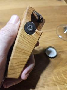 ที่เปิดขวดแม่เหล็กติดตู้เย็นขนาด 4 นิ้ว ทำจากไม้ไผ่และสแตนเลส เป็นมิตรกับสิ่งแวดล้อม พร้อมโลโก้สั่งทำ เหมาะสำหรับเป็นของขวัญส่งเสริมการขายสำหรับไวน์และเบียร์ - Product Image 2