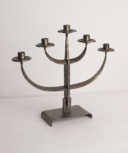Candélabre à 5 lumières en fer forgé fait main, finition étain antique, support de bougies coniques en métal martelé, centre de table - Product Image 5