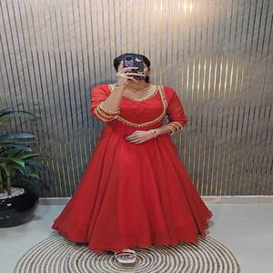 Nieuw ontwerp traditionele feestkleding look van faux georgette zijde, lange kurti, zijden onderstuk, georgette borduurwerk, paillettenwerk, dupatta - Product Image 1