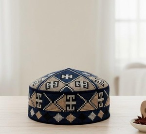 Chapeau Kufi brodé géométrique, Pakistan Songkok, chapeau de prière ethnique pour hommes, couvre-chef islamique traditionnel pour un usage quotidien - Product Image 2