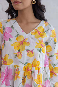 Elegant <b>White</b> Floral Printed <b>Top</b> Loose Fit For Summer Casual <b>Top</b> For Women Featuring Lightweight Fabric Comfortable Fit - Product Image 5