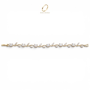Bracelet jonc unisexe tendance en alliage de cuivre plaqué or 18 carats avec zircon et pierre blanche, motif tulipe, idéal pour anniversaire - Vente en gros - Product Image 2