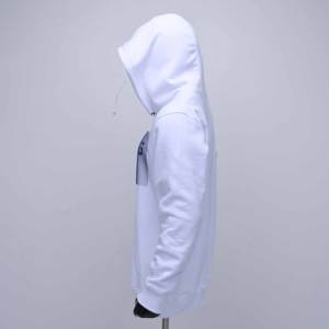 Sudadera con Capucha de Alta Calidad con Logotipo Personalizado, Fabricada en Negro con Impresión DTF Frontal y Mangas Largas para Hombre - Product Image 4