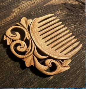 Peigne à cheveux en bois à dents larges, orné de motifs baroques sculptés et de motifs de feuilles, disponible à prix de gros. - Product Image 1